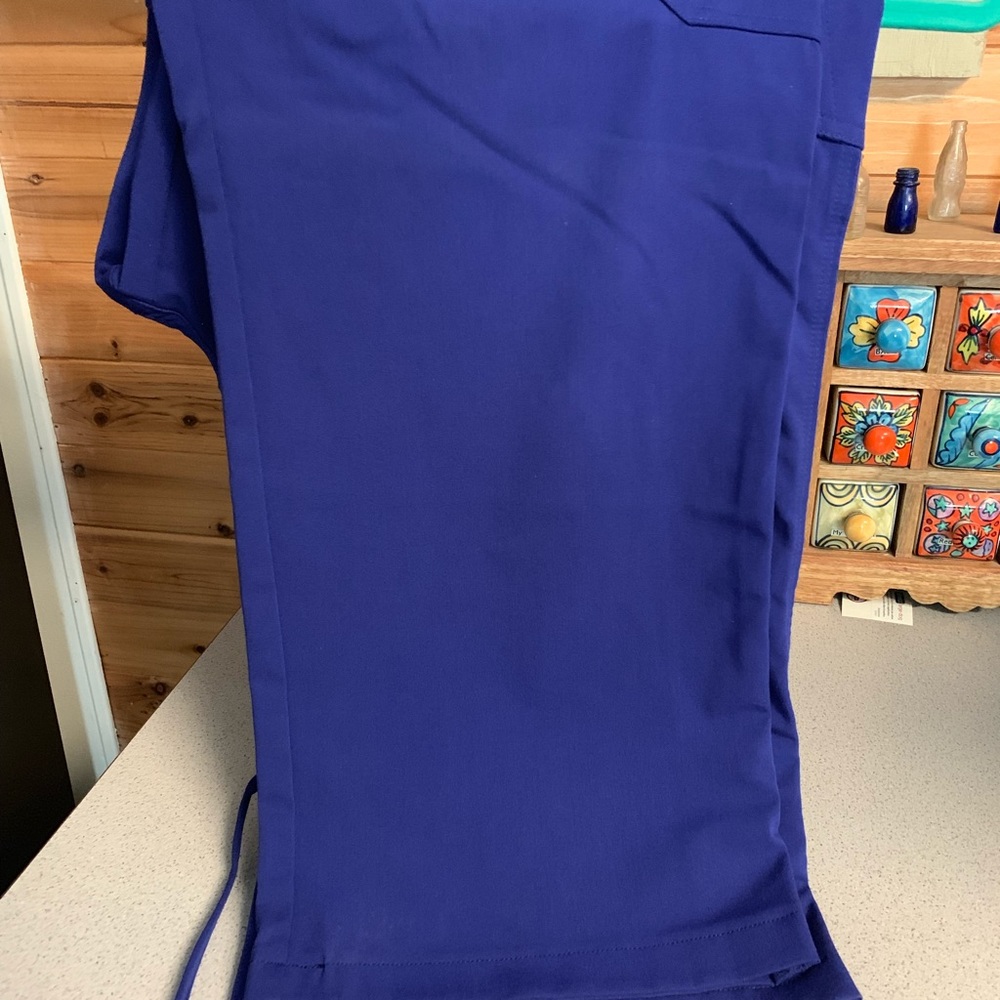 Scrub set - Picture 3 of 4